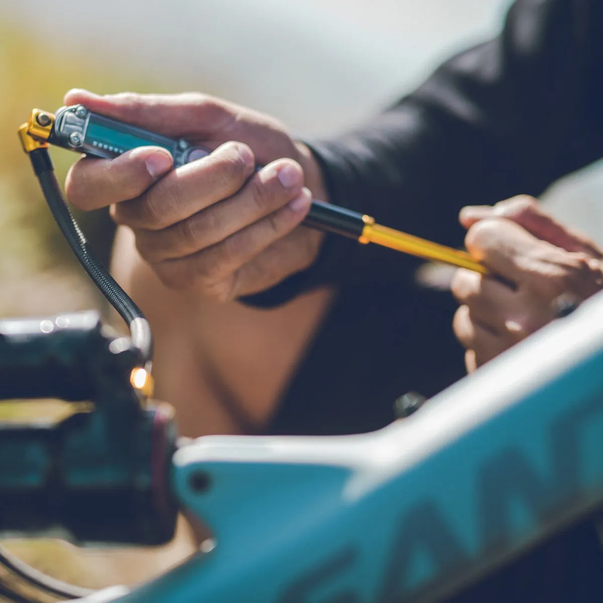 Lezyne Digital Drive Shock Pump - Black/Gold