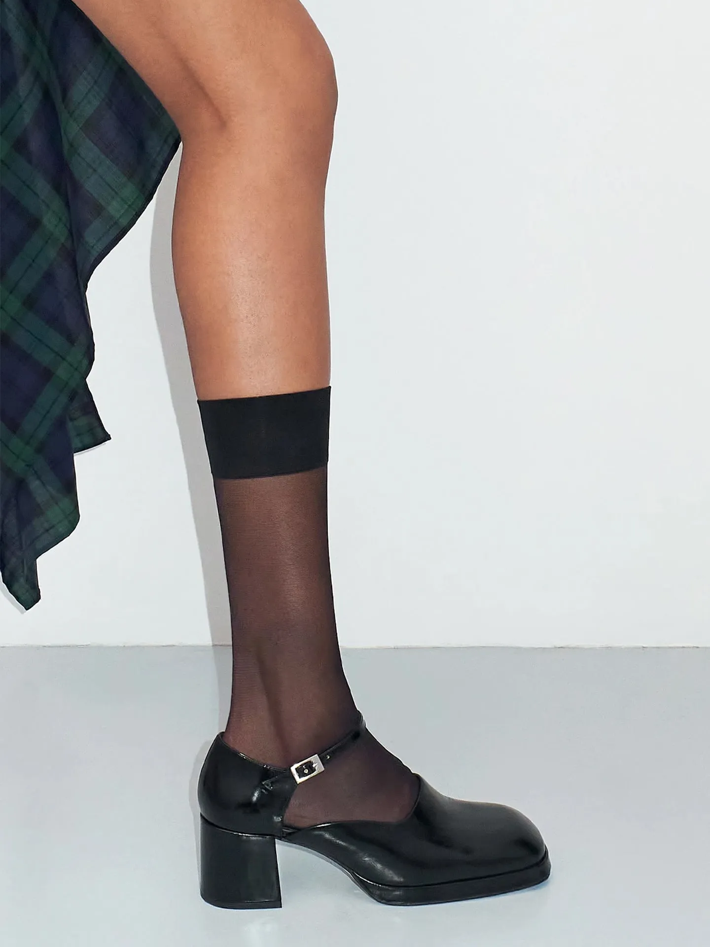 MIISTA Yara Black Courts
