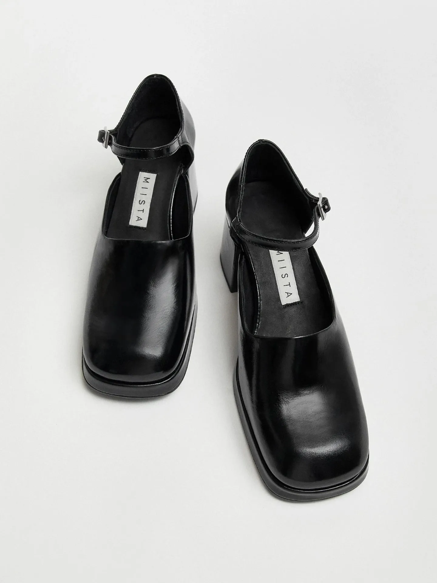 MIISTA Yara Black Courts