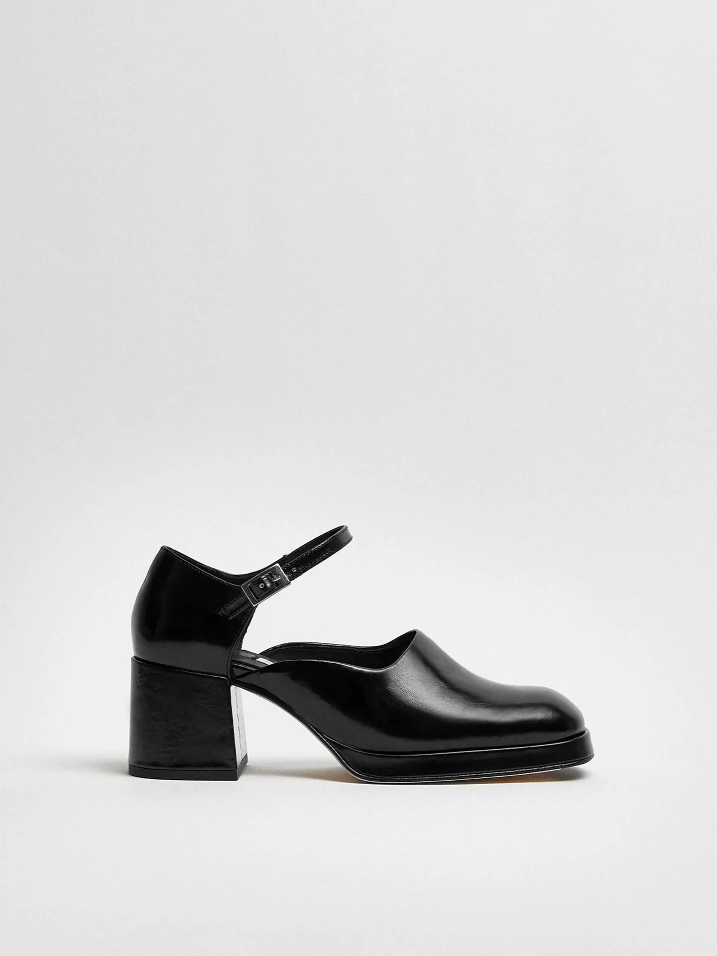 MIISTA Yara Black Courts