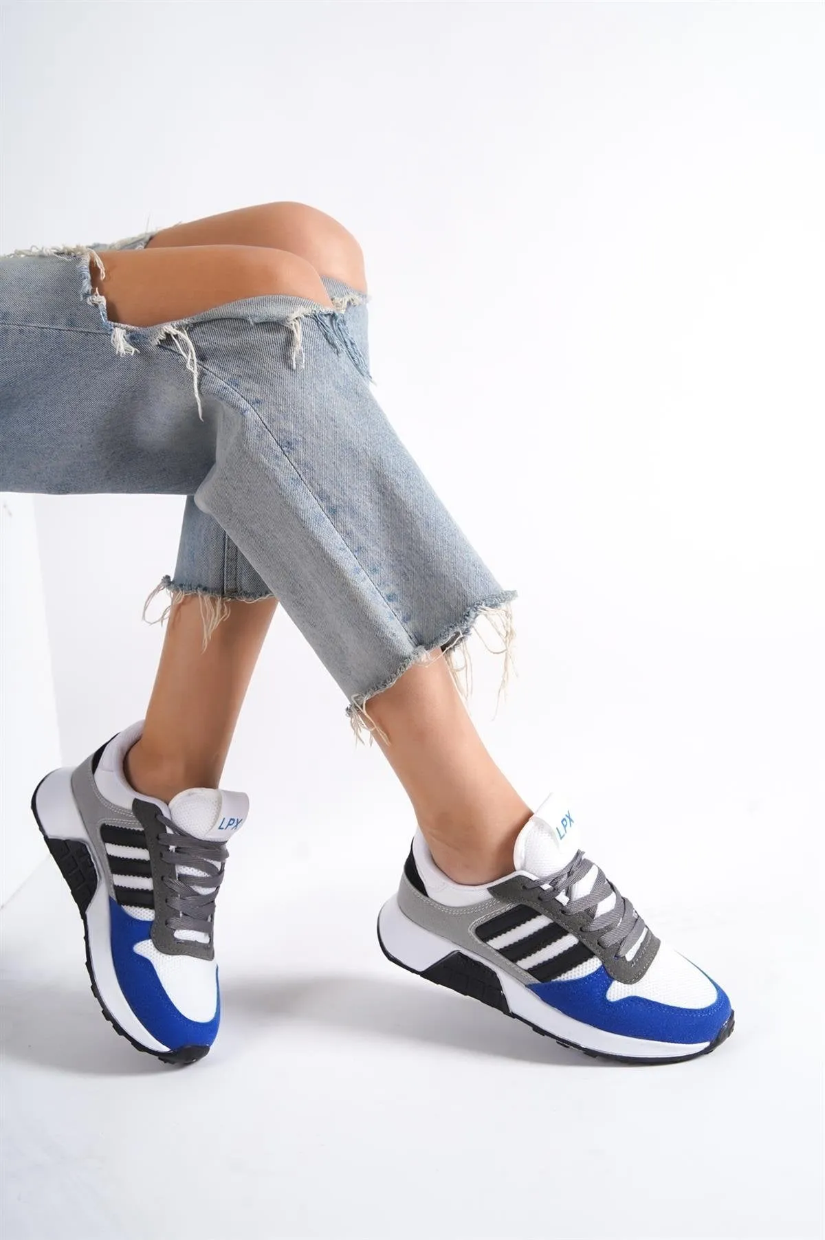 Unisex Blue 3-Stripes Sneaker