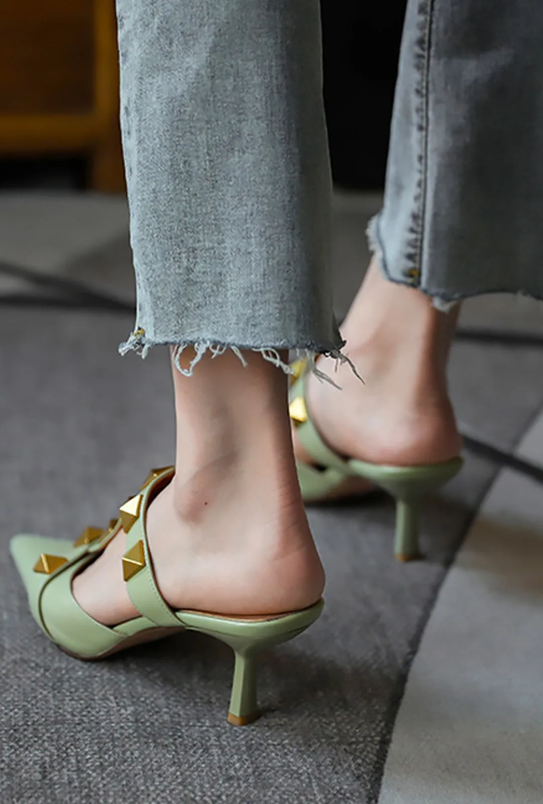 VANISSA - STUDROCK KITTEN MULE SANDALS