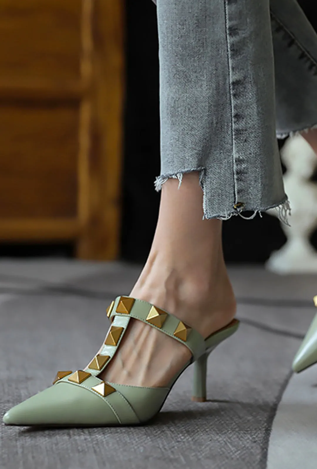 VANISSA - STUDROCK KITTEN MULE SANDALS