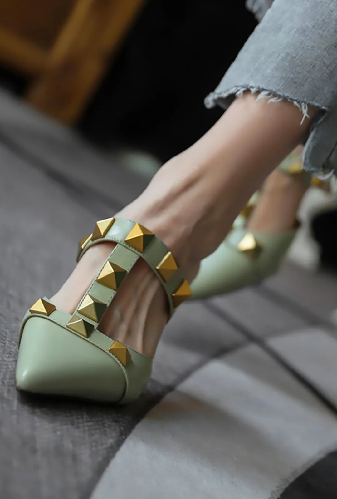 VANISSA - STUDROCK KITTEN MULE SANDALS