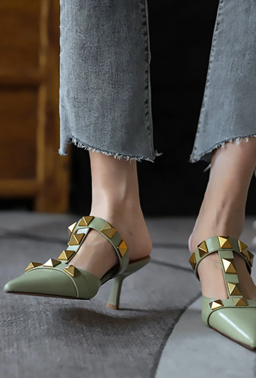 VANISSA - STUDROCK KITTEN MULE SANDALS