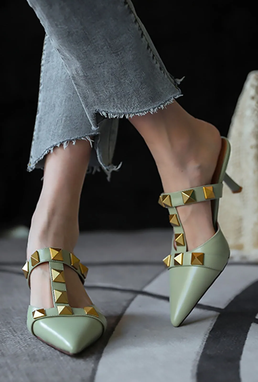 VANISSA - STUDROCK KITTEN MULE SANDALS