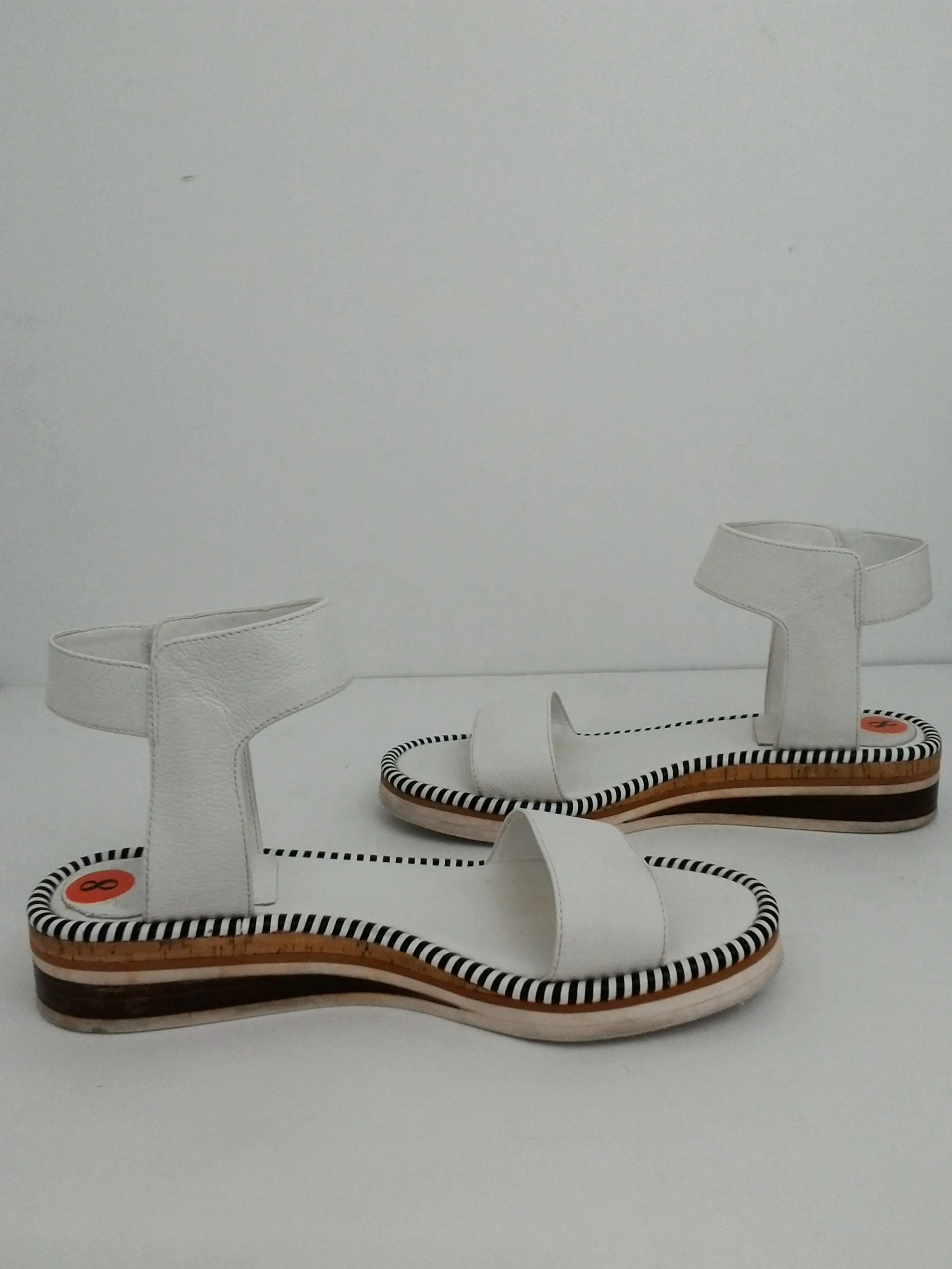 Vince Camuto Women's White leather Moirina Platform Sandal Size 8M